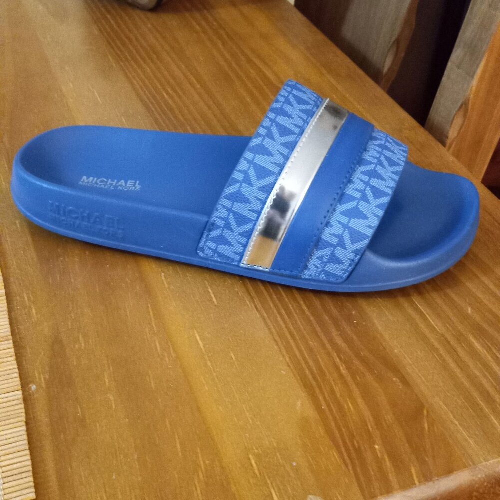 MICHAEL KORS SLIDES SIZE 6